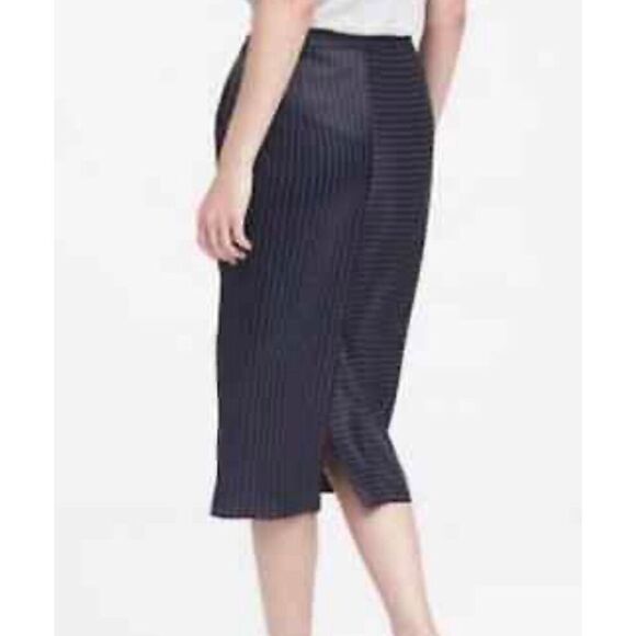 Banana Republic NWT navy pinstripe pencil skirt size 2 - Picture 1 of 9
